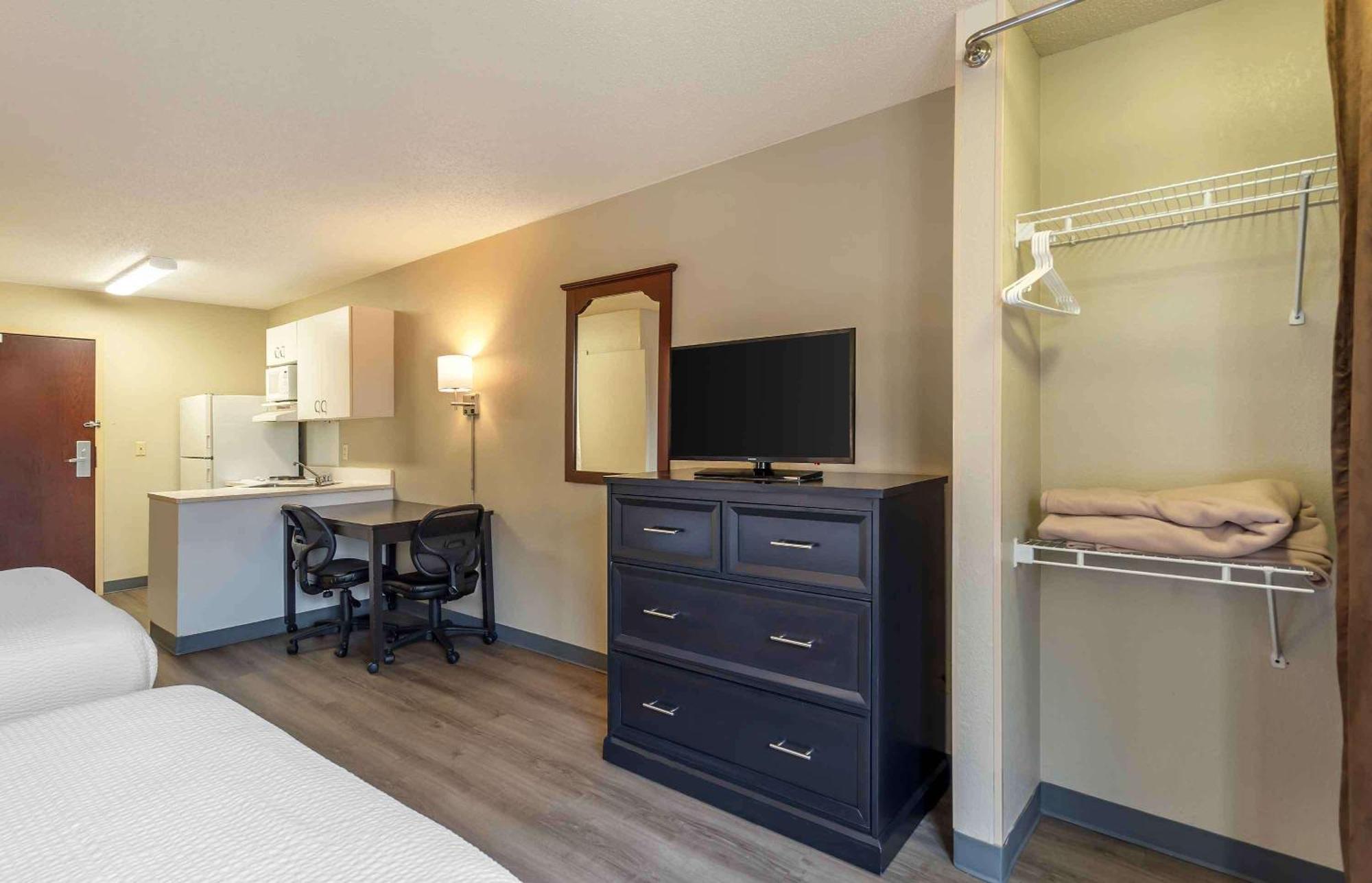 Extended Stay America Suites - Chicago - Woodfield Mall Шаумбург Екстер'єр фото