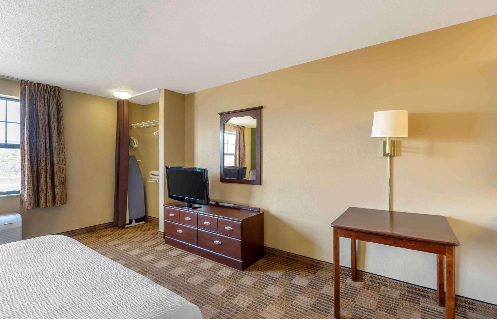 Extended Stay America Suites - Chicago - Woodfield Mall Шаумбург Екстер'єр фото