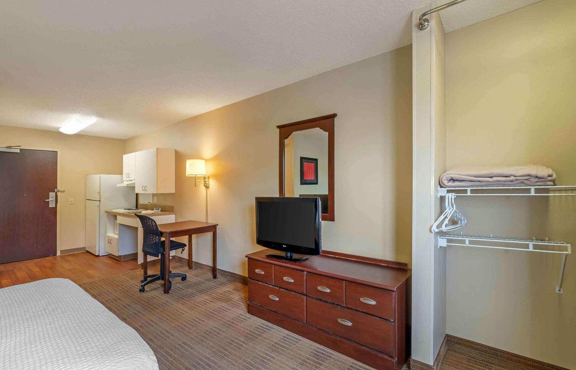 Extended Stay America Suites - Chicago - Woodfield Mall Шаумбург Екстер'єр фото