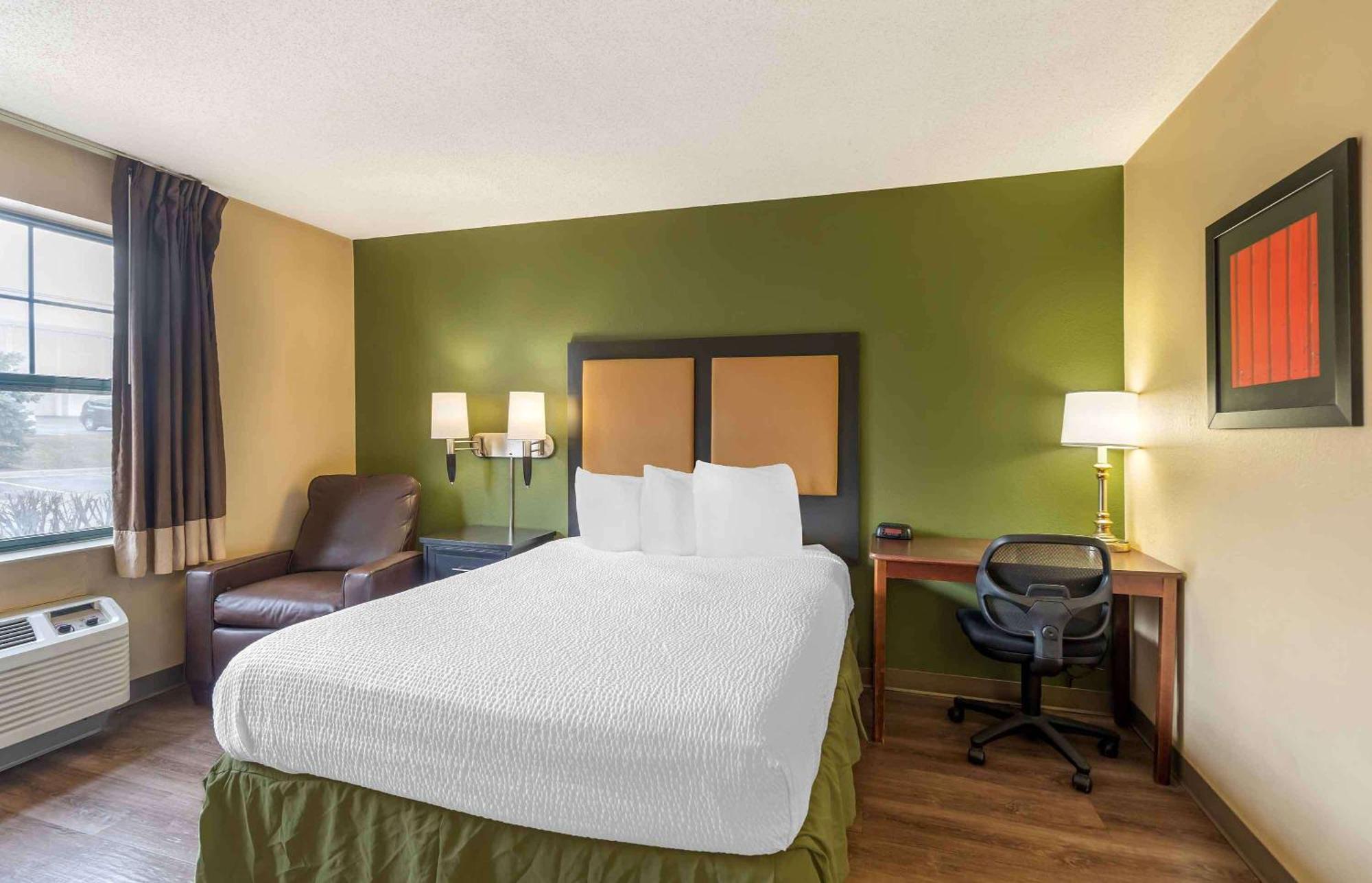 Extended Stay America Suites - Chicago - Woodfield Mall Шаумбург Екстер'єр фото